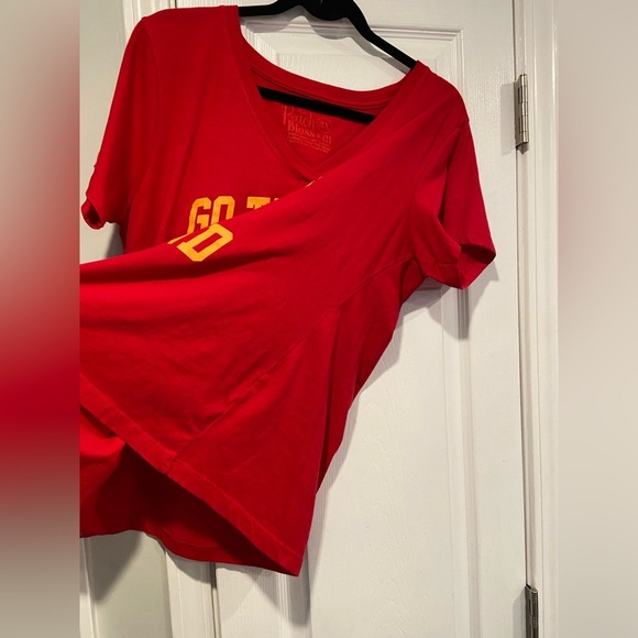 Go Taylor’s Boyfriend Size 2X KC Chiefs Travis Kelce Red V Neck Tee Shirt - Picture 3 of 9